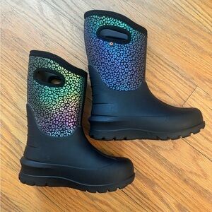 Bogs Kids' Black and Rainbow Leopard Boots